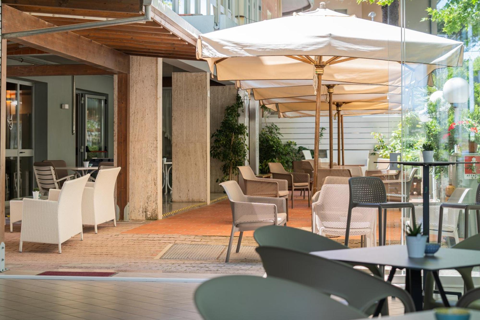 Hotel Ondina E Milazzo Cervia Exterior foto